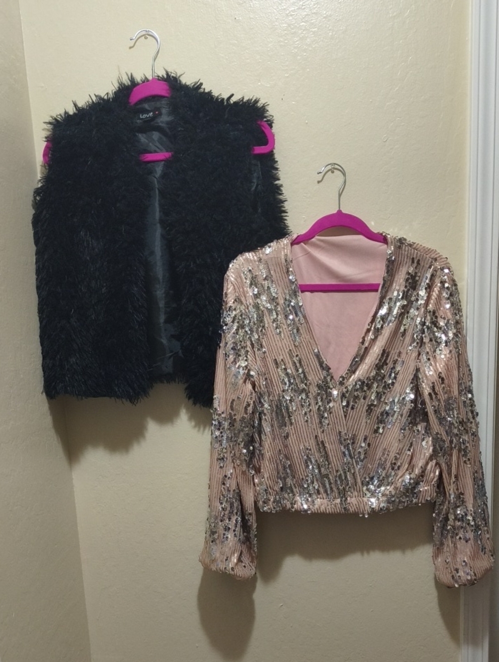 Sequin Embellished Pink V-Neck And Black Fuzzy Vest
